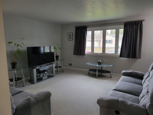 39 Daley, Chicopee, MA 01013