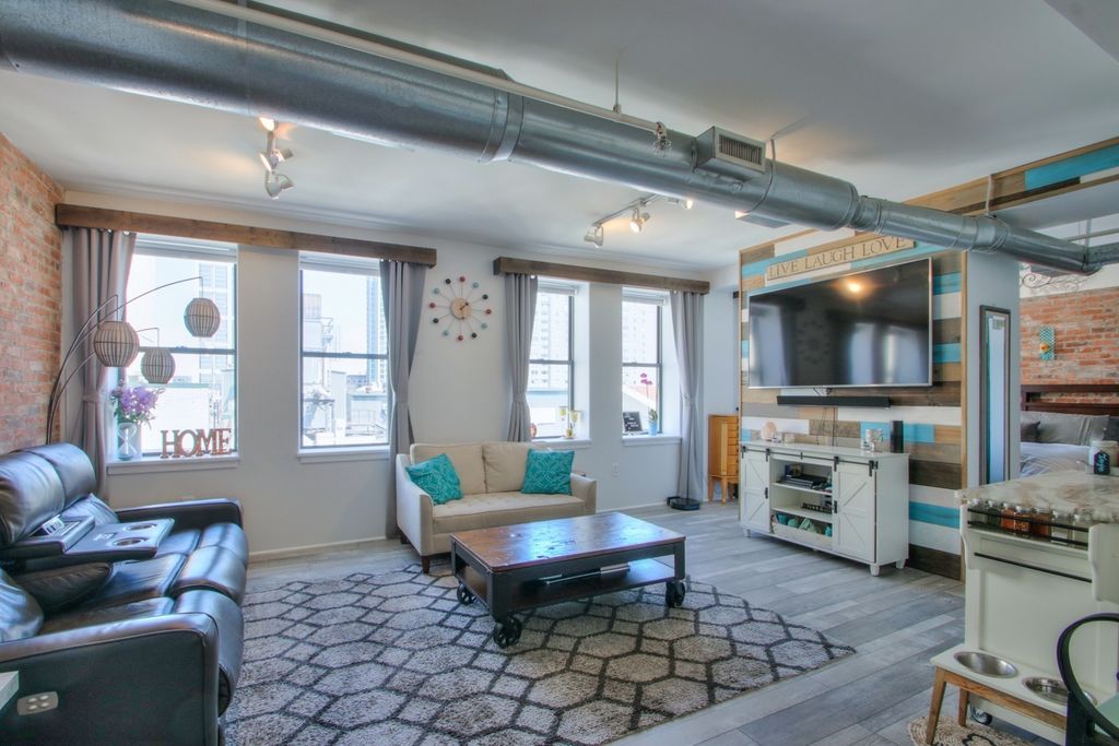 700 Church St Apt 806, Nashville, TN 37203