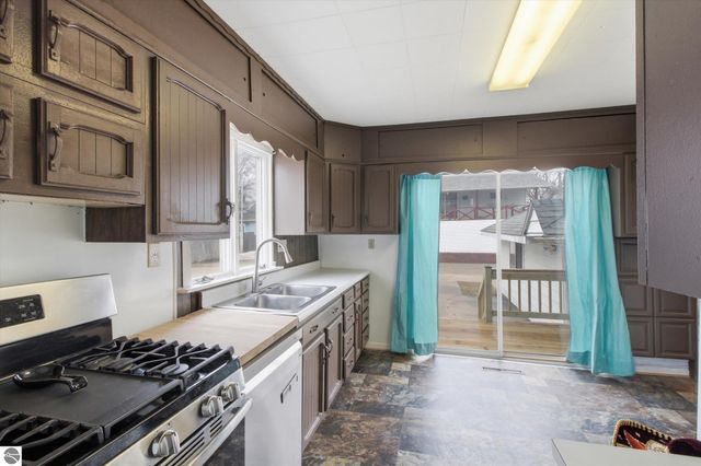 430 Bridge Avenue, Alma, MI 48801