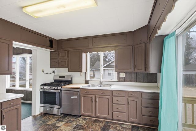 430 Bridge Avenue, Alma, MI 48801