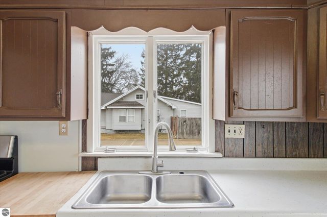 430 Bridge Avenue, Alma, MI 48801