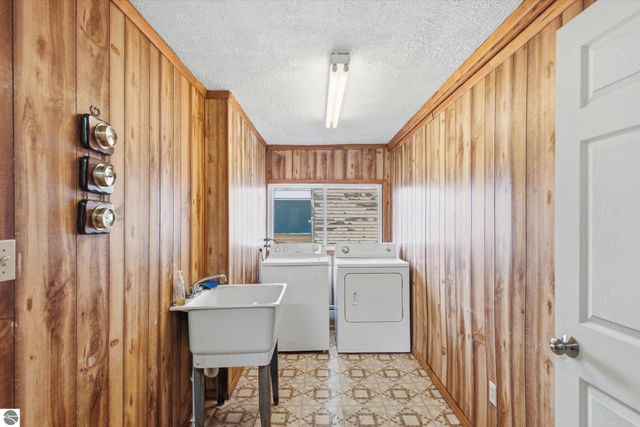 430 Bridge Avenue, Alma, MI 48801