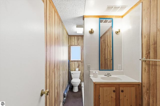 430 Bridge Avenue, Alma, MI 48801