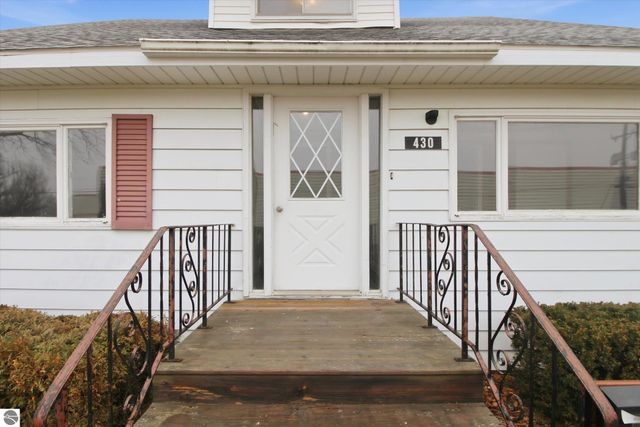 430 Bridge Avenue, Alma, MI 48801