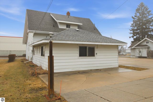 430 Bridge Avenue, Alma, MI 48801