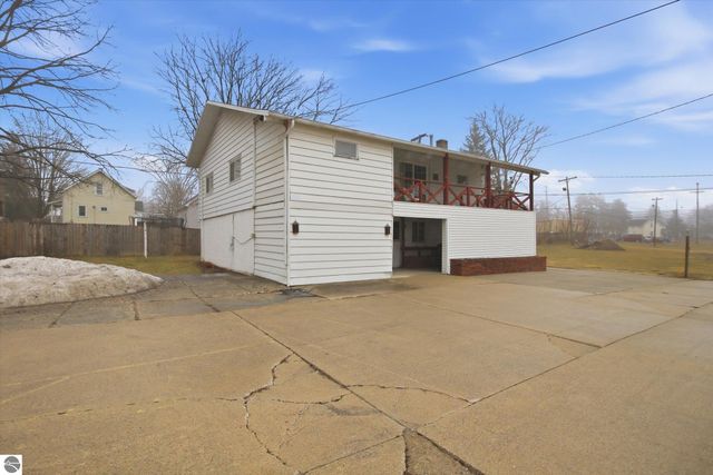 430 Bridge Avenue, Alma, MI 48801