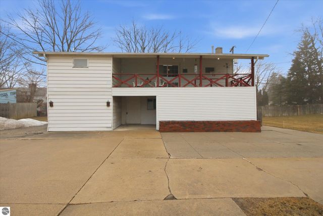 430 Bridge Avenue, Alma, MI 48801