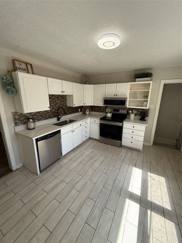 700 Kirkwood Avenue, Des Moines, IA 50315