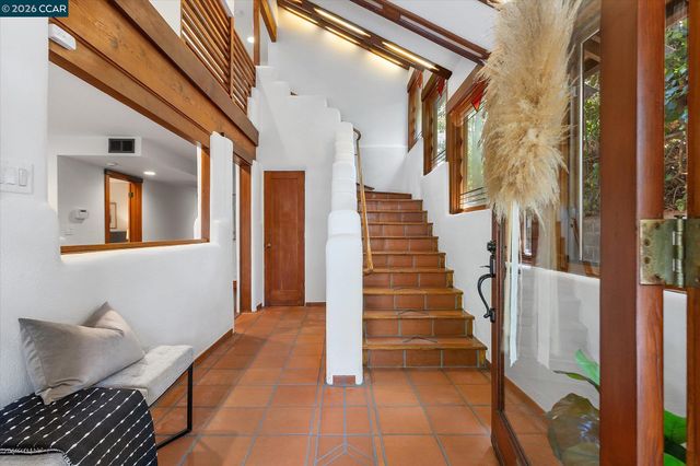 17460 Vineyard Rd, Castro Valley, CA 94546