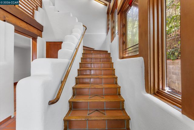 17460 Vineyard Rd, Castro Valley, CA 94546