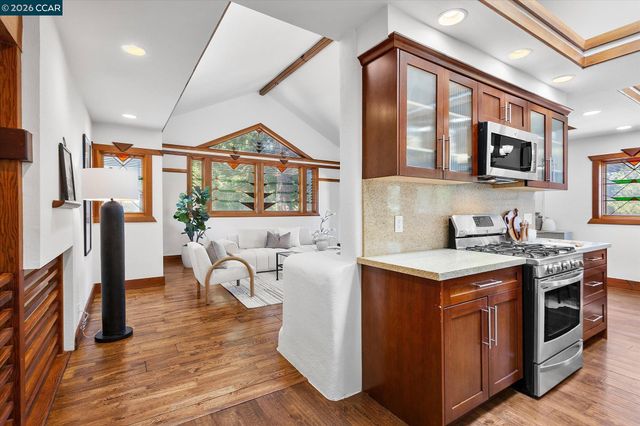 17460 Vineyard Rd, Castro Valley, CA 94546