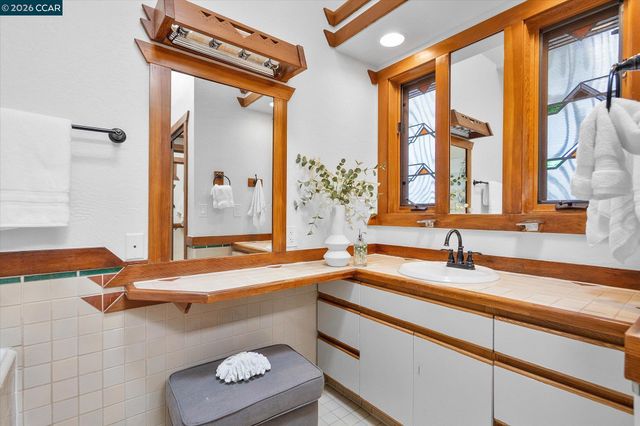 17460 Vineyard Rd, Castro Valley, CA 94546