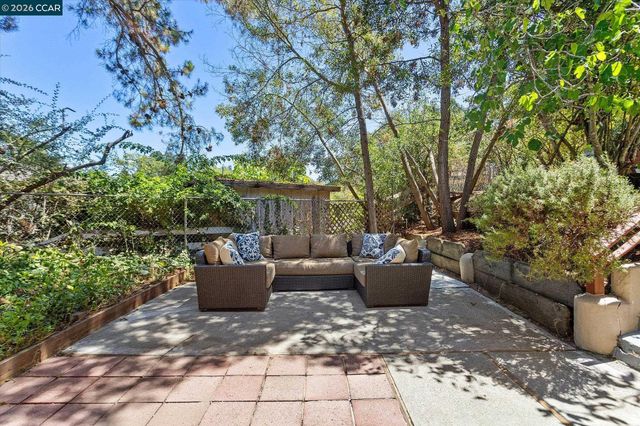 17460 Vineyard Rd, Castro Valley, CA 94546