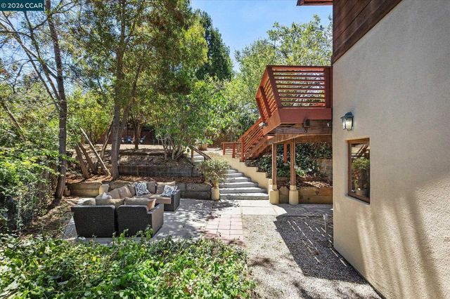 17460 Vineyard Rd, Castro Valley, CA 94546