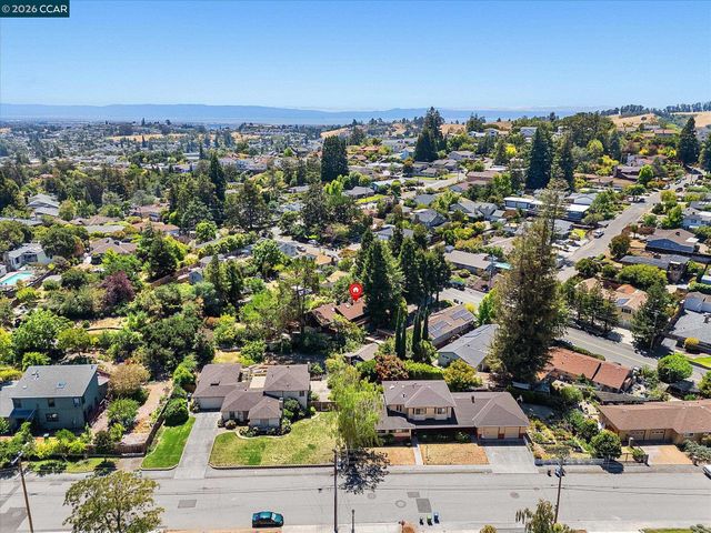 17460 Vineyard Rd, Castro Valley, CA 94546
