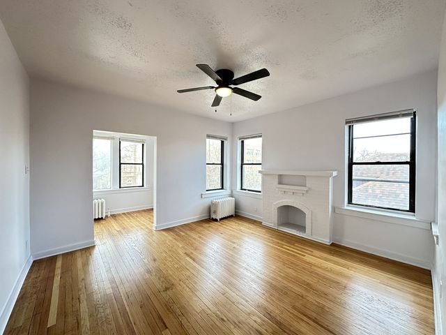7149 S CONSTANCE Avenue 2W, Chicago, IL 60649