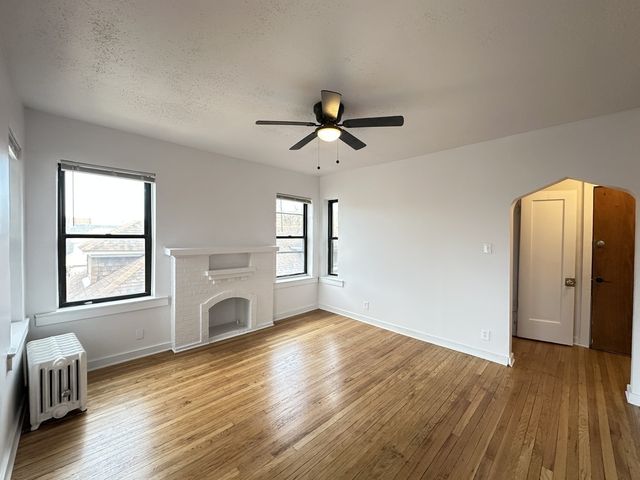 7149 S CONSTANCE Avenue 2W, Chicago, IL 60649