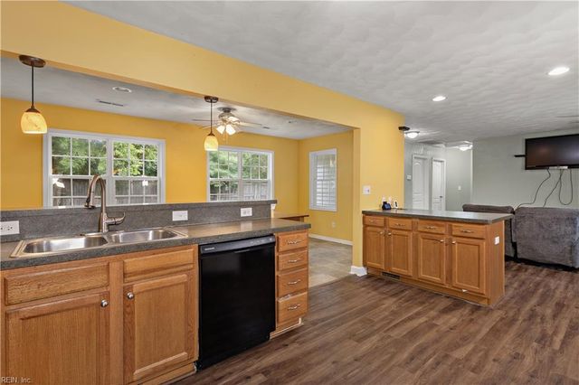 5096 Rochelle RD, Virginia Beach, VA 23464