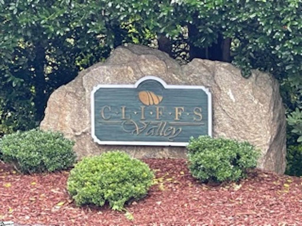17 Queensmoor Road, Travelers Rest, SC 29690