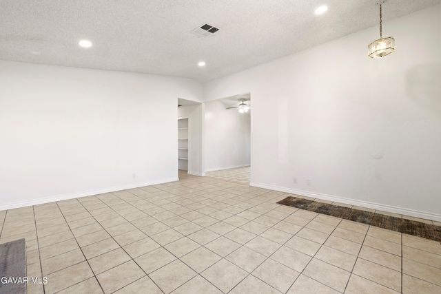 2906 Casamia Avenue, Palmdale, CA 93550