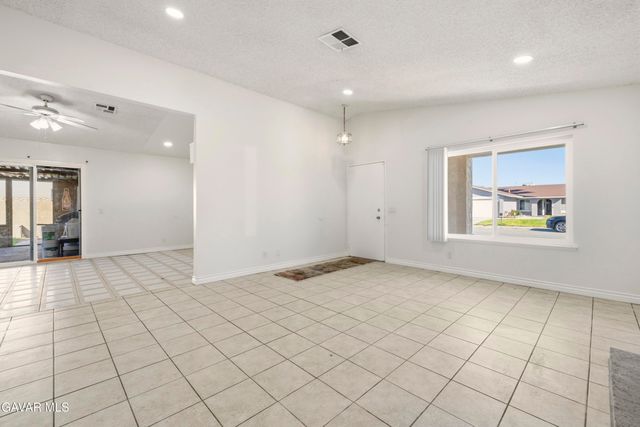 2906 Casamia Avenue, Palmdale, CA 93550