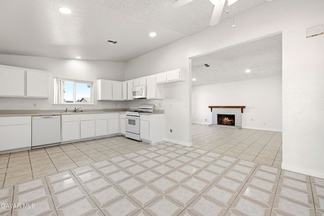 2906 Casamia Avenue, Palmdale, CA 93550