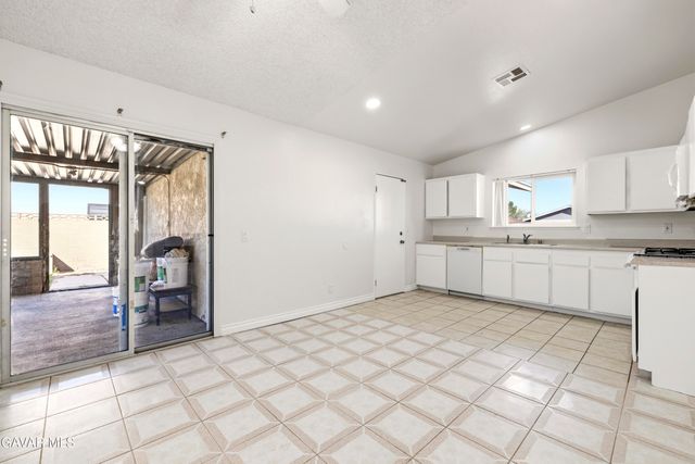 2906 Casamia Avenue, Palmdale, CA 93550