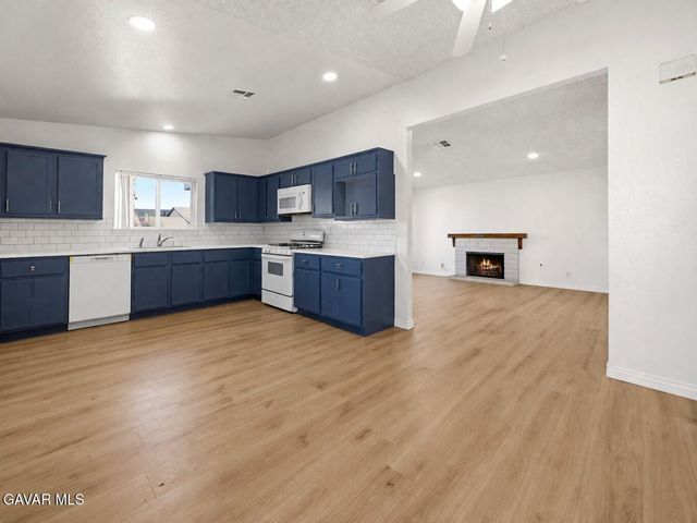 2906 Casamia Avenue, Palmdale, CA 93550