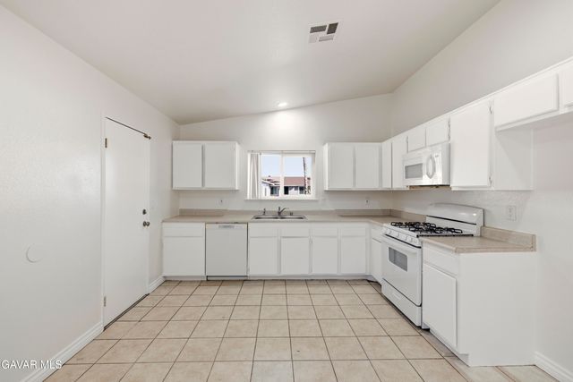 2906 Casamia Avenue, Palmdale, CA 93550