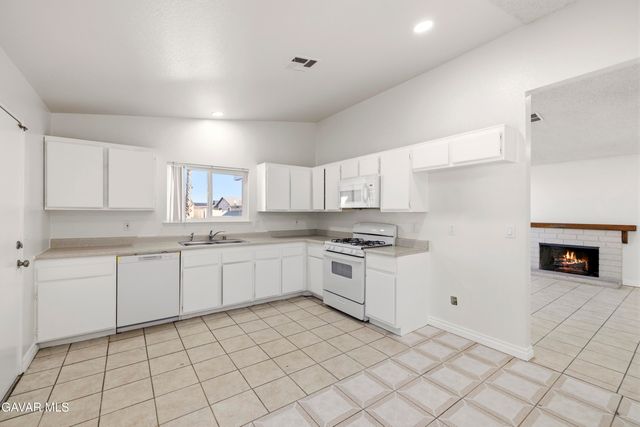 2906 Casamia Avenue, Palmdale, CA 93550