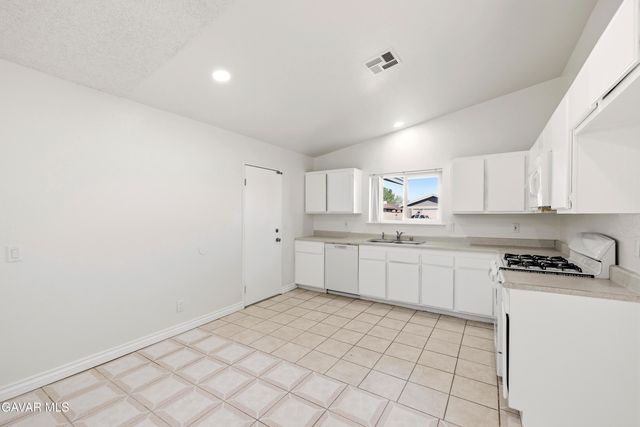 2906 Casamia Avenue, Palmdale, CA 93550