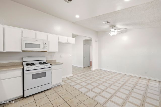 2906 Casamia Avenue, Palmdale, CA 93550