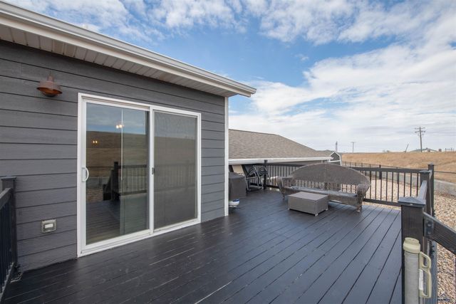 305 BEAR TOOTH DR, Box Elder, SD 57719