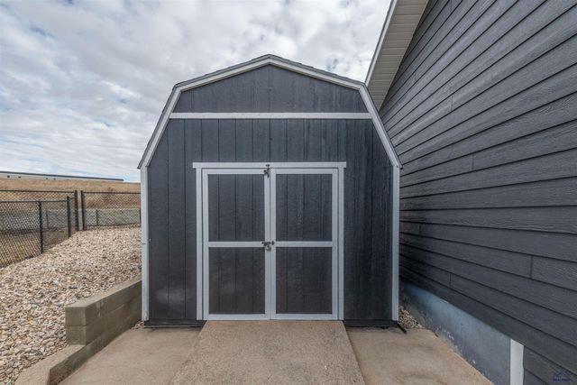 305 BEAR TOOTH DR, Box Elder, SD 57719