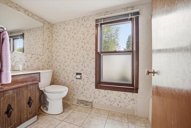 354 Prospect AVENUE, Hartland, WI 53029
