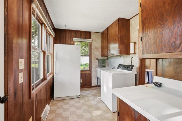 354 Prospect AVENUE, Hartland, WI 53029