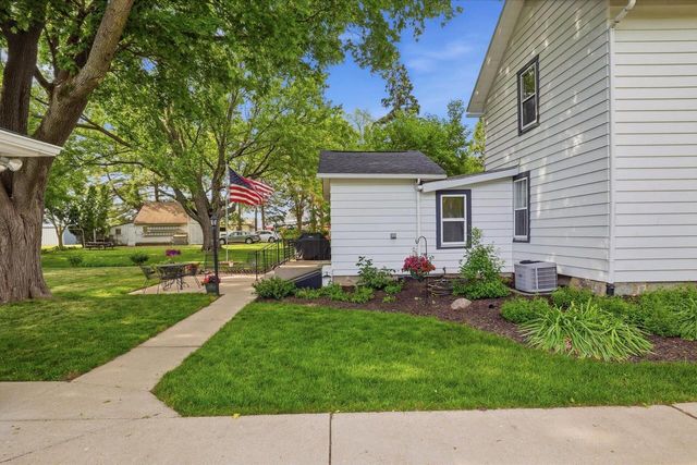 354 Prospect AVENUE, Hartland, WI 53029