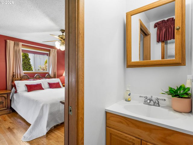 3443 Ne 121ST Ave, Portland, OR 97220