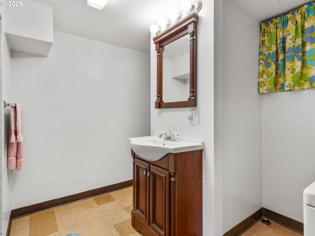 3443 Ne 121ST Ave, Portland, OR 97220