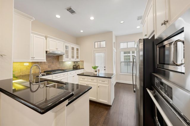 562 Bomar St Street, Houston, TX 77006