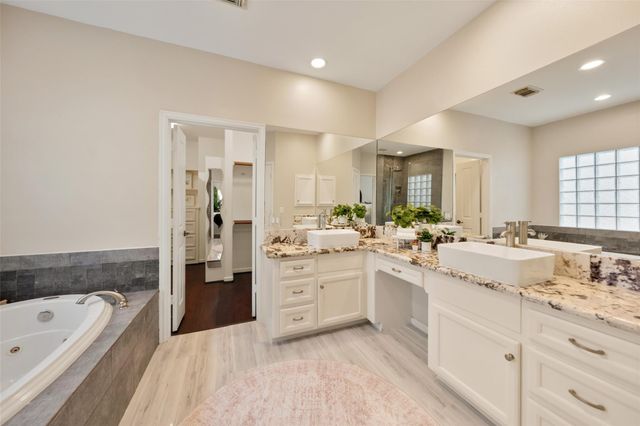 562 Bomar St Street, Houston, TX 77006