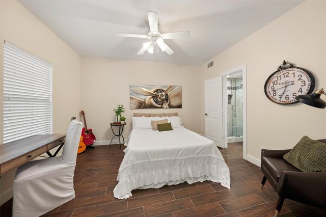 562 Bomar St Street, Houston, TX 77006