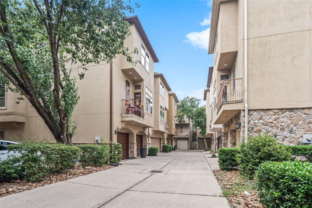 562 Bomar St Street, Houston, TX 77006