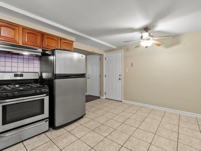 2642 N Harlem Avenue GE, Elmwood Park, IL 60707