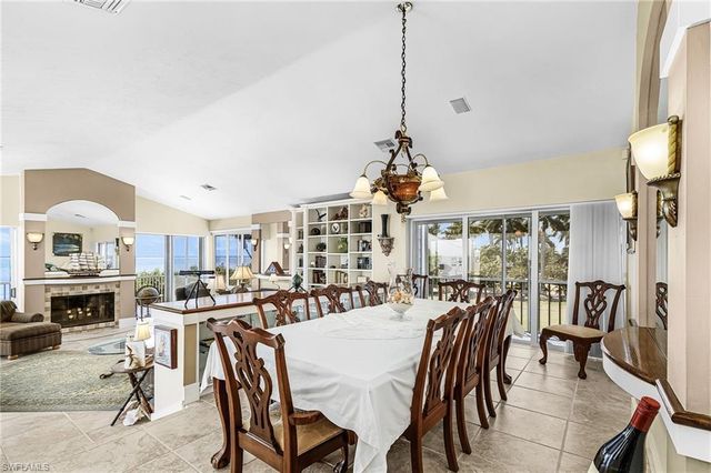 2096 Macadamia ST, St. James City, FL 33956