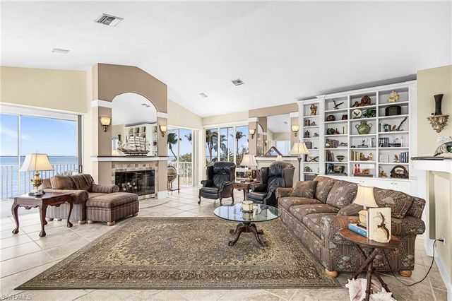 2096 Macadamia ST, St. James City, FL 33956