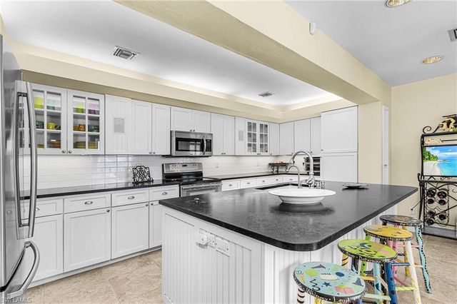 2096 Macadamia ST, St. James City, FL 33956