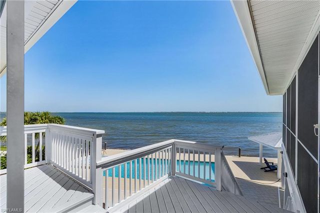 2096 Macadamia ST, St. James City, FL 33956