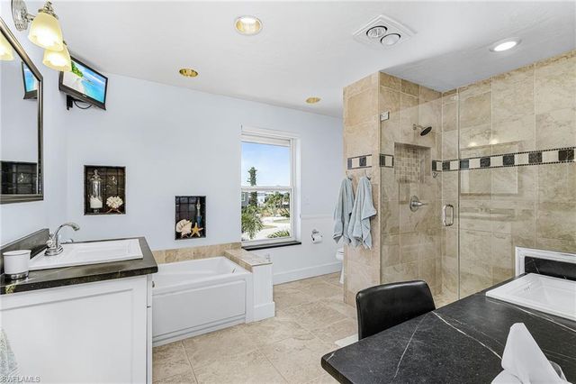 2096 Macadamia ST, St. James City, FL 33956