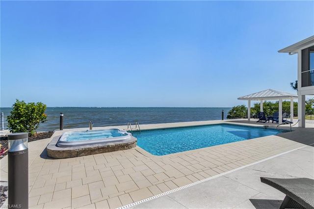 2096 Macadamia ST, St. James City, FL 33956